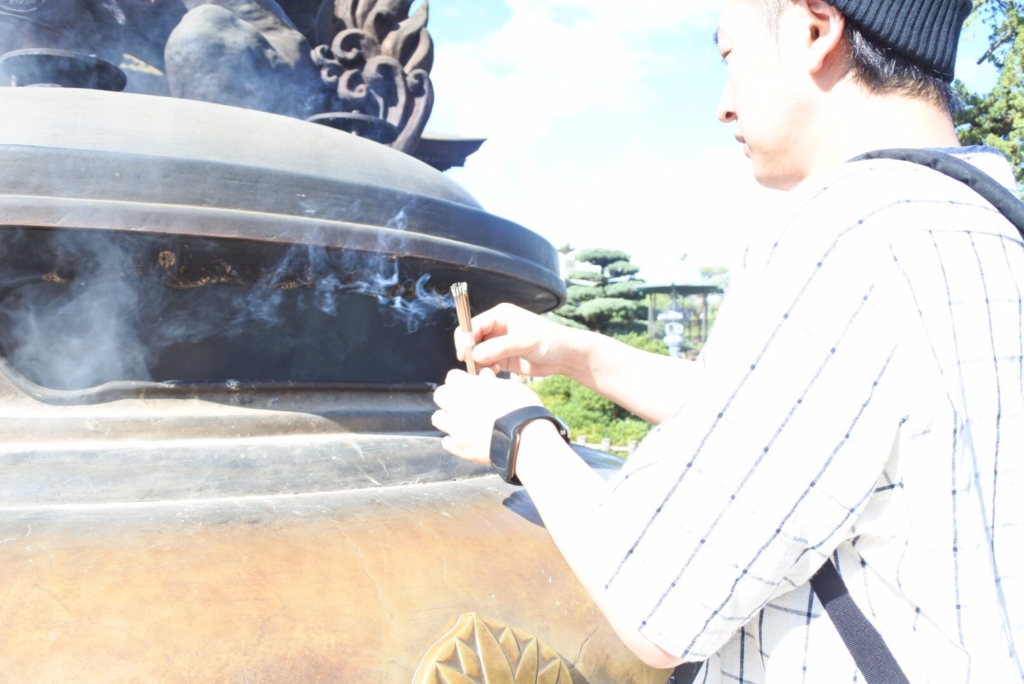 【画像】長野に帰省して善光寺で煙かぶって頭よくなった