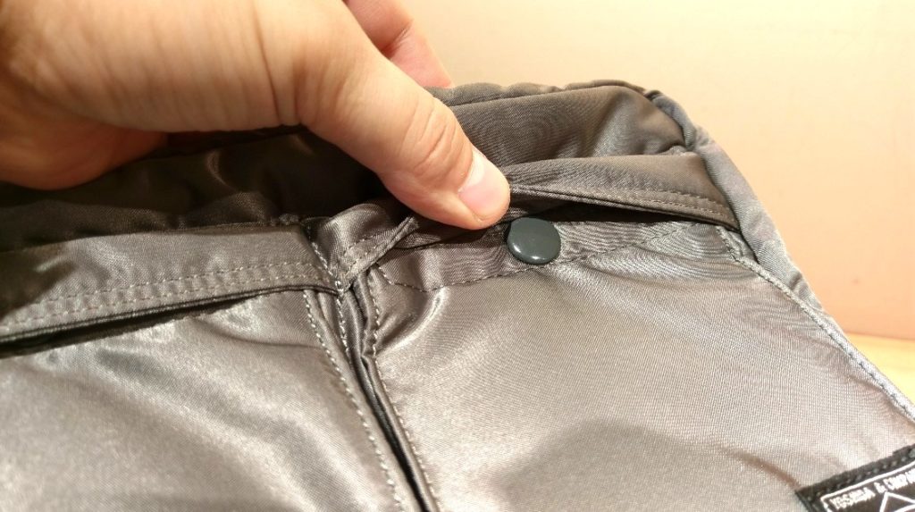 【画像】イクメンにおすすめのショルダーバッグ外ポケット